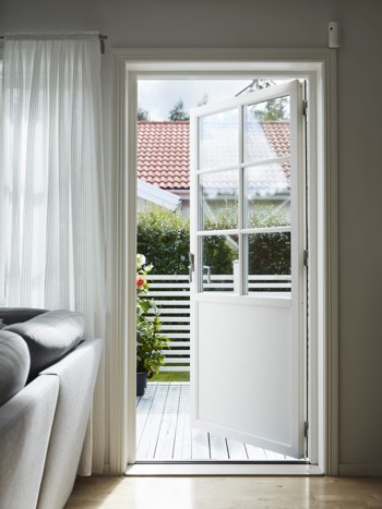 Altandörr i allmogestil