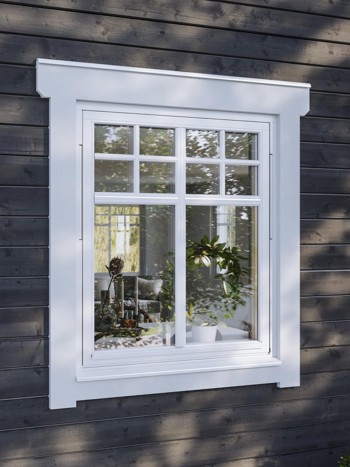 Träfönster med spröjs på svart hus