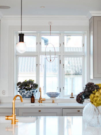 Stora retrofönster med spröjs